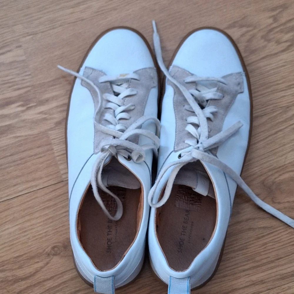 Shoe the Bear White and Tan Leather Low-Top Sneakers with Gum Sole Sz 12